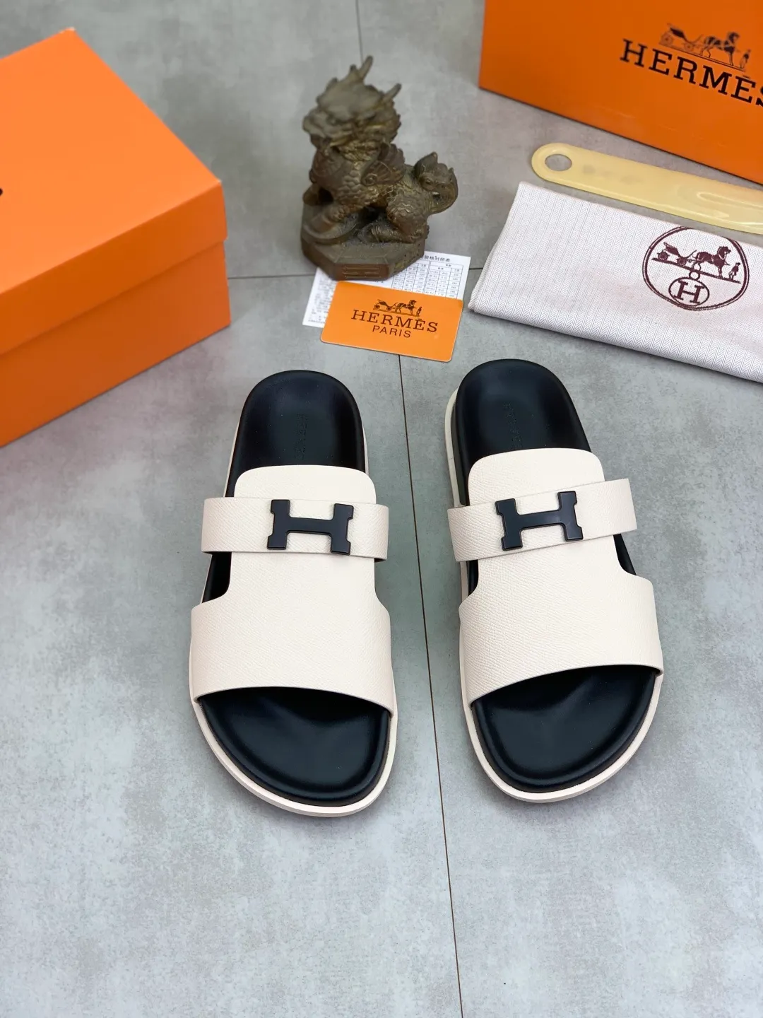 Men's shoes 💰P440 New [HERMES] high-end quality new Hermès slippers, made of imported cross-grain calfskin, wear-resistant and non-slip rubber outsole. Fashionable and elegant code number: 39-44 (38 45 46 customized)